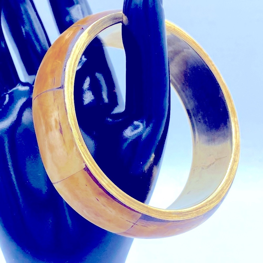 Vintage Brass And Smooth Polished Bone Bangle Bracelet Sz 7 1/2”- 7 3/4”